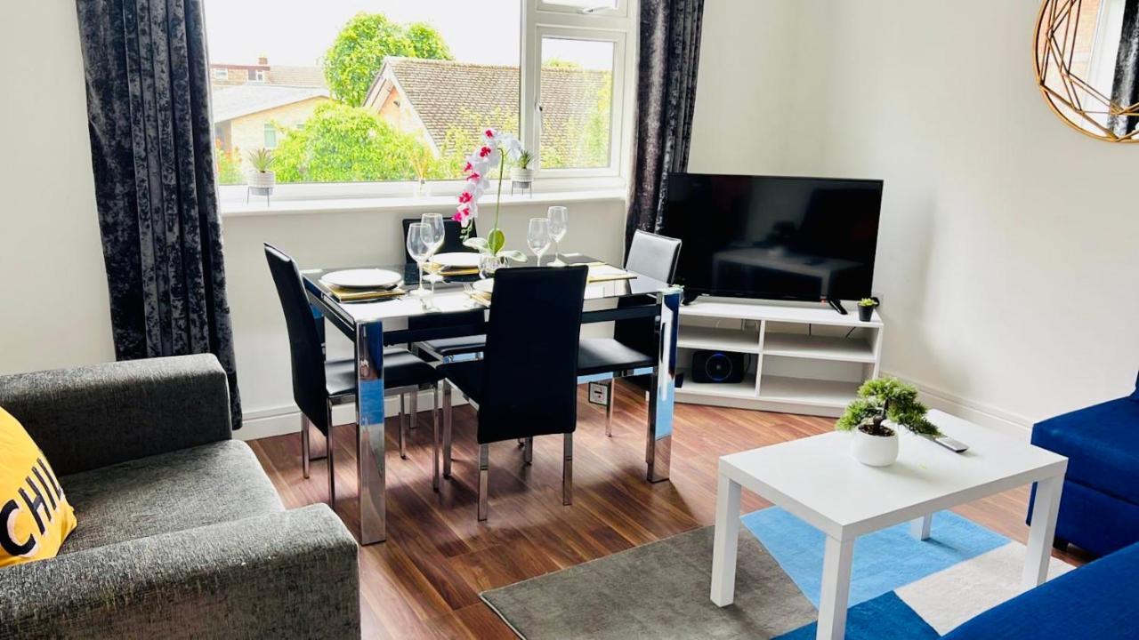 Spacious And Bright 2 Bedroom Apartment, Sleeps 6, 1St Floor With Free Parking, Business And Leisure By Jesswood Properties Hinckley Exterior foto